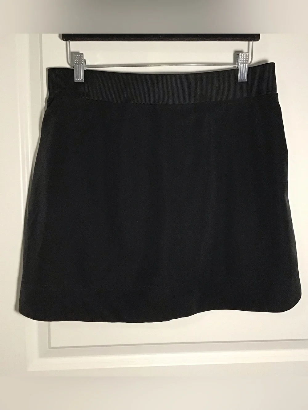 32 Cool versatile black